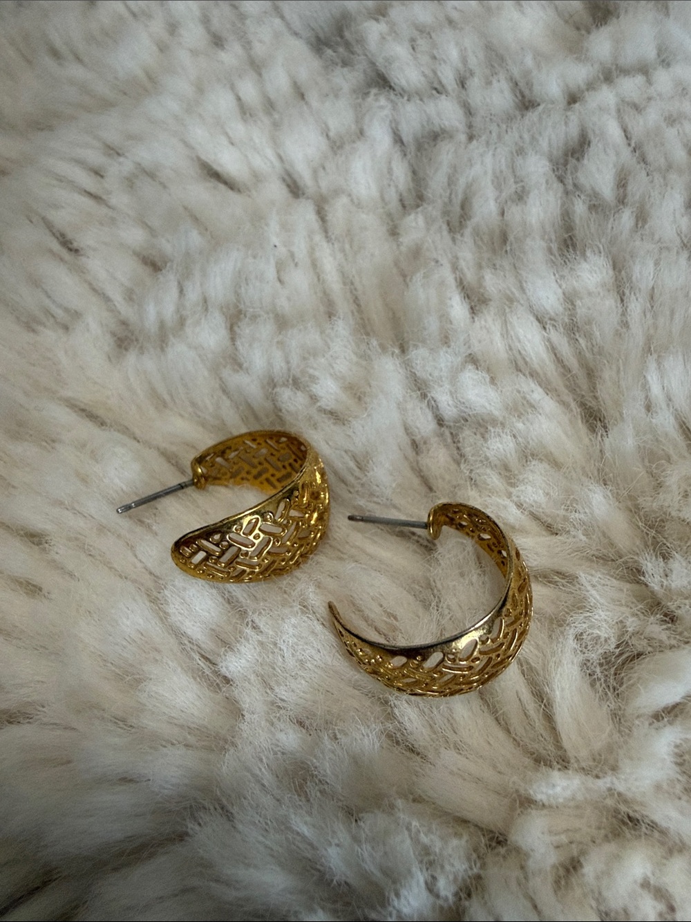 Vintage Gold Filigree Crescent Hoop Earrings - Women's Jewelry